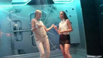 Spectacular wetlook dancing Screencap 9 on www.sinx.com