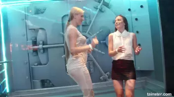 Spectacular wetlook dancing Screencap 3 on www.sinx.com