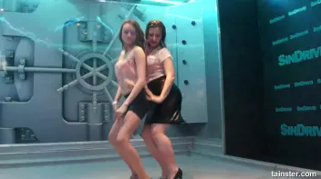 Spectacular wetlook dancing Screencap 32 on www.sinx.com