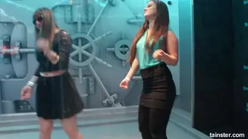 Spectacular wetlook dancing Screencap 34 on www.sinx.com