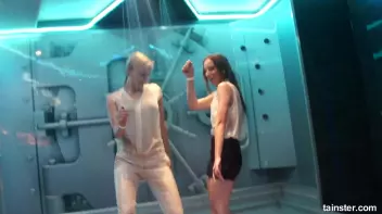 Spectacular wetlook dancing Screencap 8 on www.sinx.com