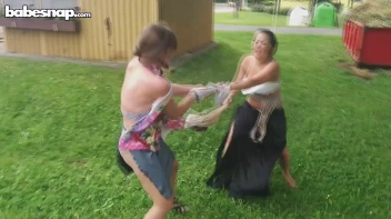 Proudly Pulling Hair And Pantyhose In Public Screencap 32 on www.sinx.com