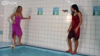 Catfighting Girls Get Soaked In The Pool Screencap 13 on www.sinx.com
