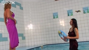 Catfighting Girls Get Soaked In The Pool Screencap 19 on www.sinx.com