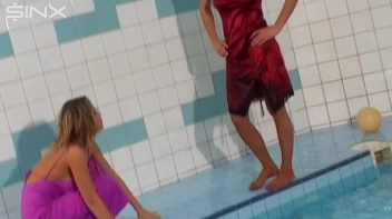 Catfighting Girls Get Soaked In The Pool Screencap 6 on www.sinx.com