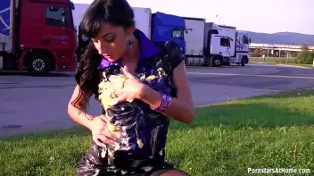 Truck Stop Mess Whore Screencap 5 on www.sinx.com