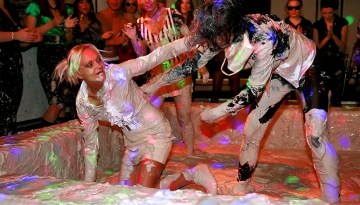 Top scene - Eliss vs. Jordan Mud Massacre