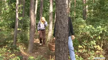 Bisexual outdoor cum tasting Screencap 1 on www.sinx.com