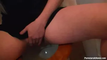 Brits Piss Best Screencap 45 on www.sinx.com