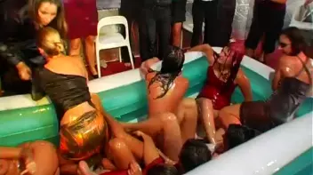 Katty vs. Julia Messy Fight Screencap 107 on www.sinx.com