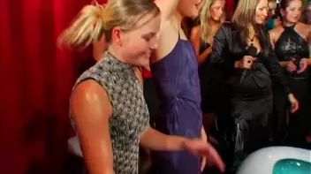 Katty vs. Julia Messy Fight Screencap 67 on www.sinx.com