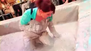 Struggling in the Mud Screencap 14 on www.sinx.com