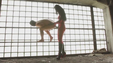 Latest deal - Die Lady im roten Catsuite mit dem Megaschwanz