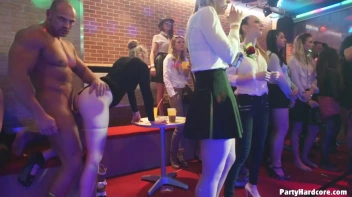 Party Hardcore Gone Crazy Vol. 34 Part 5 - Cam 1 Screencap 52 on www.sinx.com