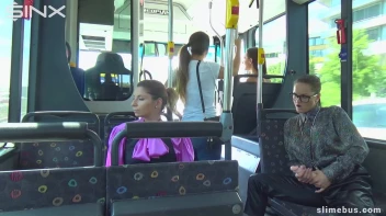 Babes Get Wet And Messy On The Bus Screencap 2 on www.sinx.com