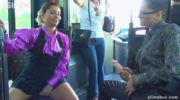 Babes Get Wet And Messy On The Bus Screencap 4 on www.sinx.com