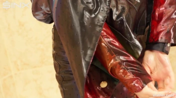 Clothed Sexy Blonde Lathers Up Her Hair Screencap 28 on www.sinx.com