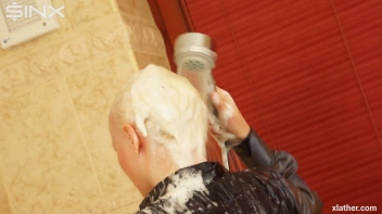 Clothed Sexy Blonde Lathers Up Her Hair Screencap 39 on www.sinx.com
