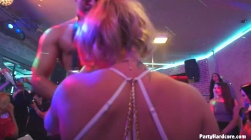 Party Hardcore Gone Crazy Vol. 29 Part 4 - Cam 1 Screencap 28 on www.sinx.com