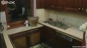 Wet and Messy Babes' Food Catfight Screencap 87 on www.sinx.com