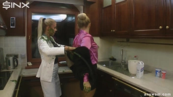 Wet and Messy Babes' Food Catfight Screencap 35 on www.sinx.com