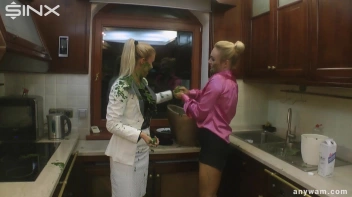 Wet and Messy Babes' Food Catfight Screencap 37 on www.sinx.com