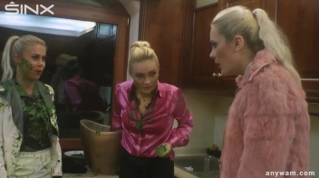 Wet and Messy Babes' Food Catfight Screencap 41 on www.sinx.com