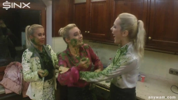 Wet and Messy Babes' Food Catfight Screencap 72 on www.sinx.com