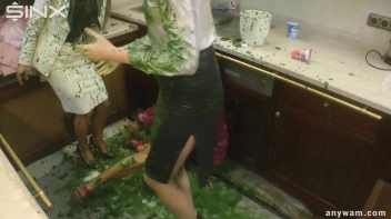 Wet and Messy Babes' Food Catfight Screencap 77 on www.sinx.com