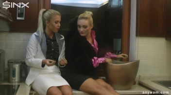 Wet and Messy Babes' Food Catfight Screencap 8 on www.sinx.com