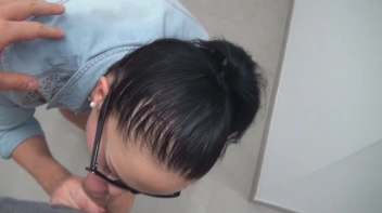 Vom Nachbarn vollgesaut mitten im Gemeindebau Screencap 8 on www.sinx.com