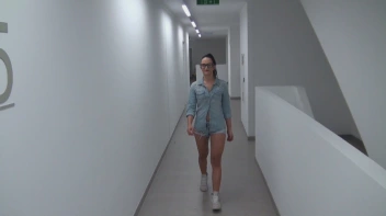 Vom Nachbarn vollgesaut mitten im Gemeindebau Screencap 1 on www.sinx.com