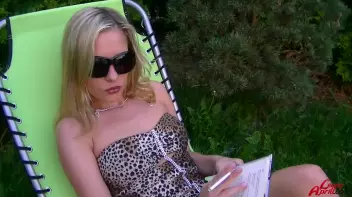 Smoking Hot And All Oiled Up Screencap 2 on www.sinx.com