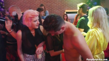 Party Hardcore Gone Crazy Vol. 38 Part 6 - Cam 1 Screencap 54 on www.sinx.com