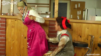 Two hot girls get messy with cake Screencap 9 on www.sinx.com