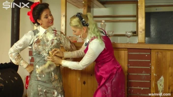 Two hot girls get messy with cake Screencap 16 on www.sinx.com