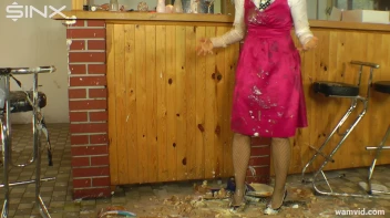 Two hot girls get messy with cake Screencap 17 on www.sinx.com