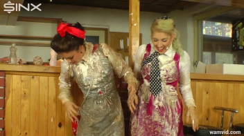 Two hot girls get messy with cake Screencap 23 on www.sinx.com