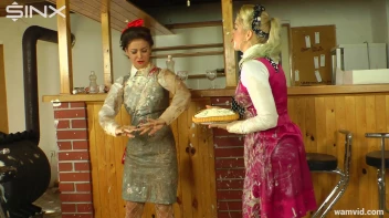 Two hot girls get messy with cake Screencap 26 on www.sinx.com