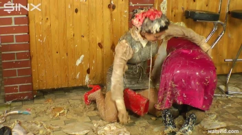 Two hot girls get messy with cake Screencap 35 on www.sinx.com