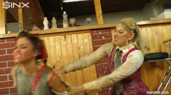 Two hot girls get messy with cake Screencap 44 on www.sinx.com