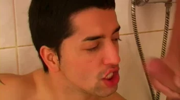 Bisexual Shower Fun Screencap 99 on www.sinx.com