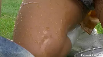 Two Honies Have A Honey Picnic Screencap 40 on www.sinx.com