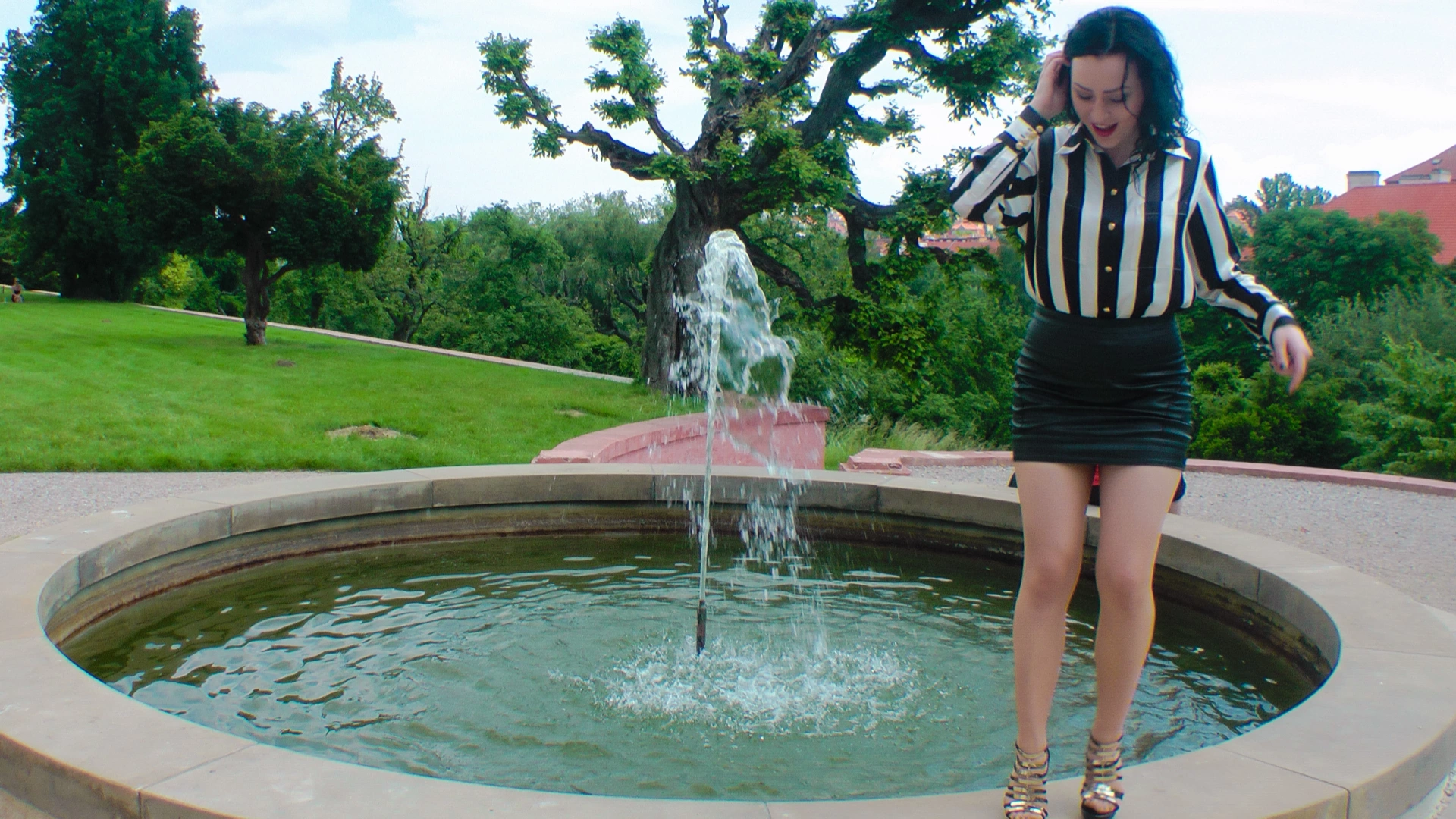 Hot Babe's Wet And Messy Outdoor Cool Down on www.sinx.com